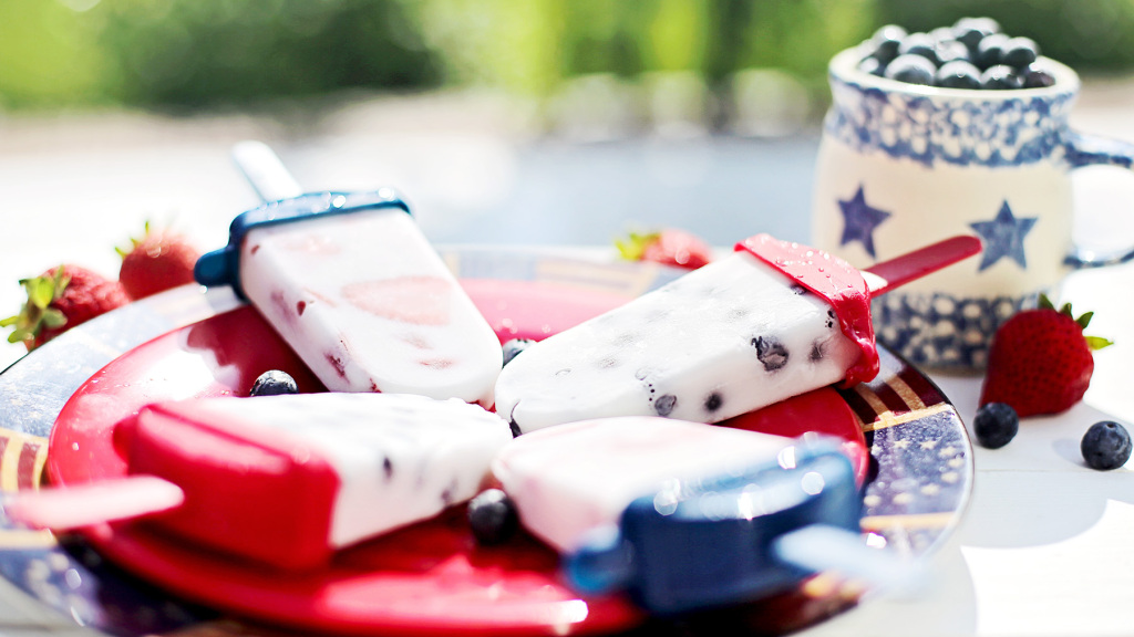 An image of fruity yoghurt ice lollies (popsicles). 