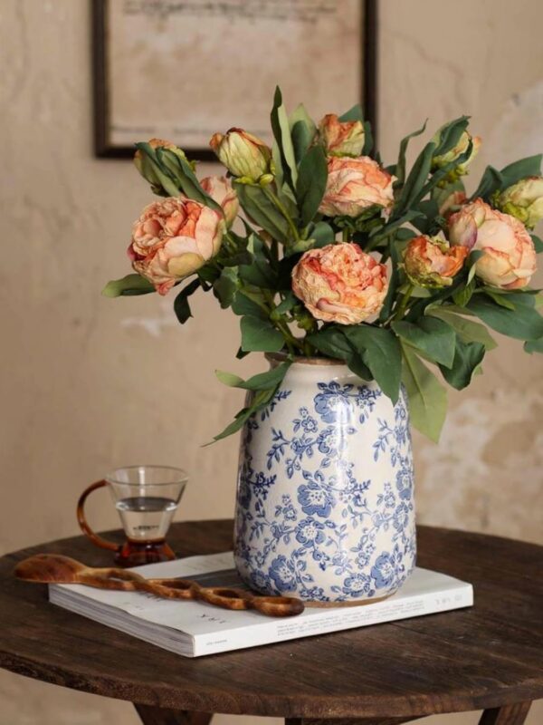 Blue and white chinoiserie vase with floral pattern and crackle glaze